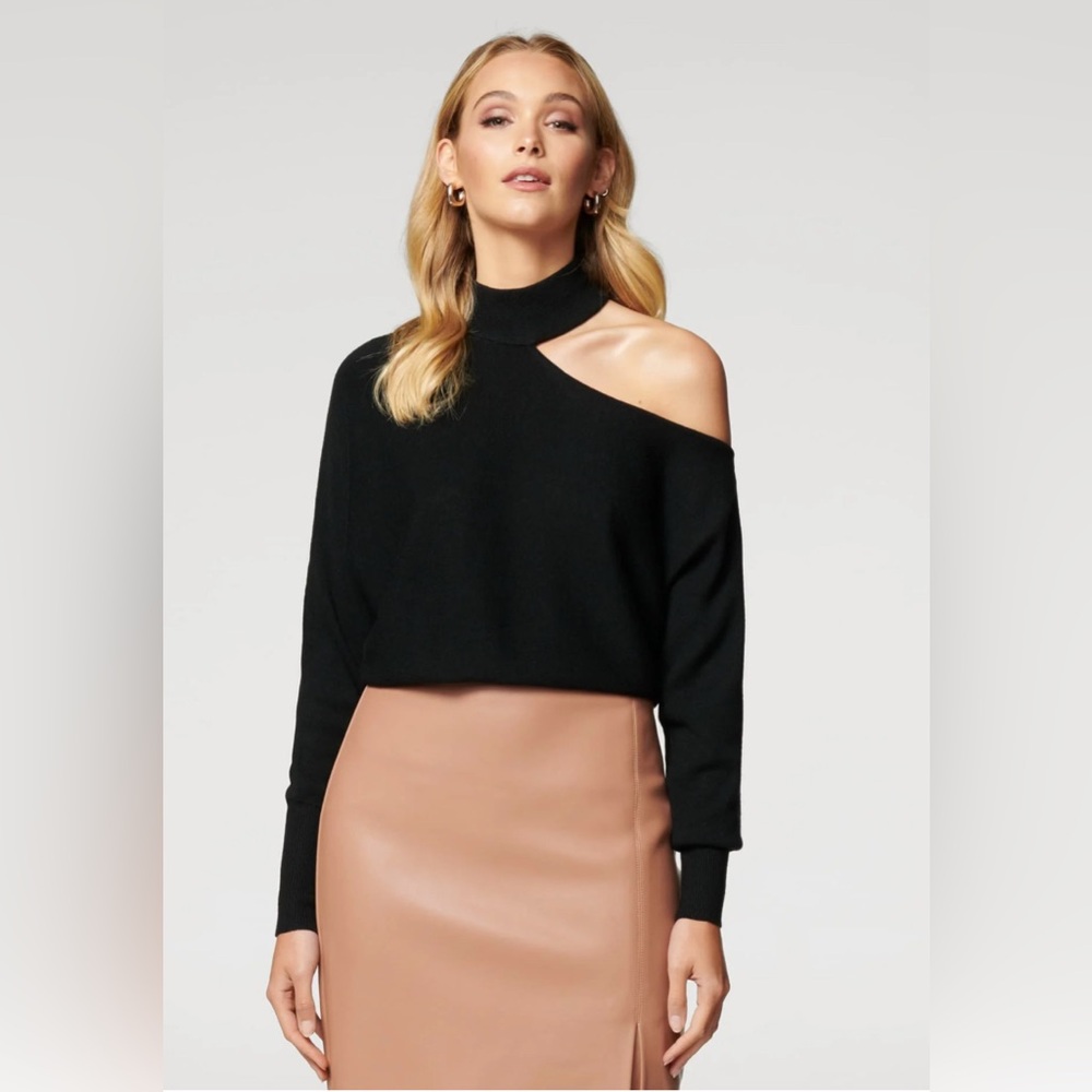 EVERNEW - Black Knit Sweater withe A-Symmetrical mock neck cut-out